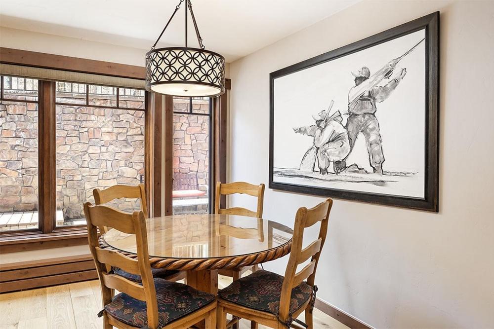 Fasching Haus Unit 12, Lower Level Deluxe W/ Open Living Area & Gas Fireplace Holiday home Aspen