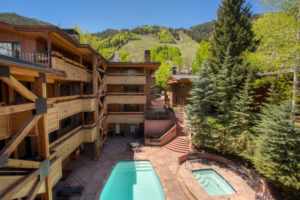Fasching Haus Unit 12, Lower Level Deluxe W/ Open Living Area & Gas Fireplace Aspen