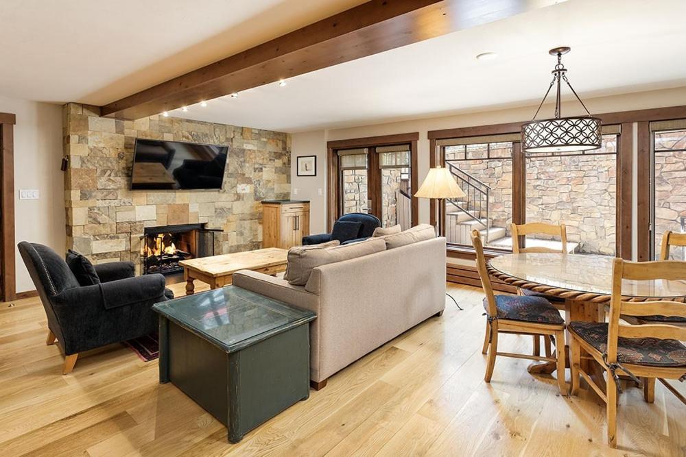 Fasching Haus Unit 12, Lower Level Deluxe W/ Open Living Area & Gas Fireplace * Aspen