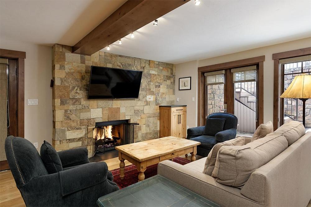 Fasching Haus Unit 12, Lower Level Deluxe W/ Open Living Area & Gas Fireplace Holiday home