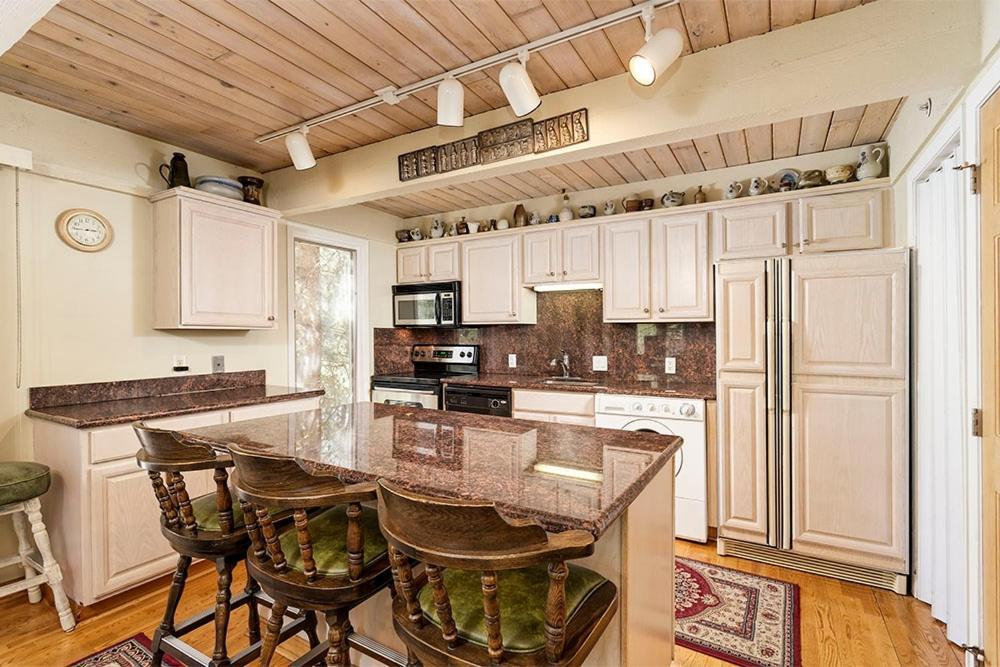 Chateau Eau Claire Unit 18, Spacious Overlooking The River With A Private Deck