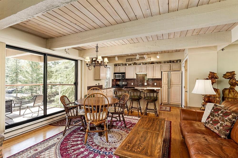 Chateau Eau Claire Unit 18, Spacious Overlooking The River With A Private Deck Aspen