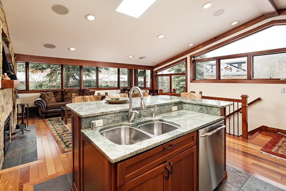 Fasching Haus Unit 5, Deluxe With Great Natural Light & Amazing Location