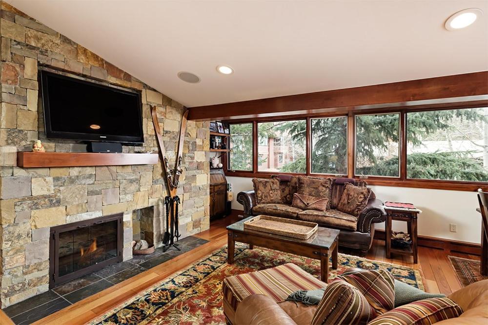 Fasching Haus Unit 5, Deluxe With Great Natural Light & Amazing Location