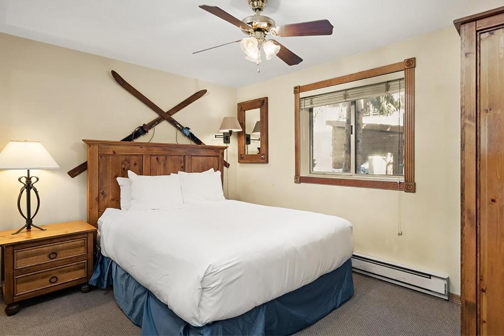 Holiday home Silverglo Unit 105, Cozy Walking Distance To Town With Access To A Pool