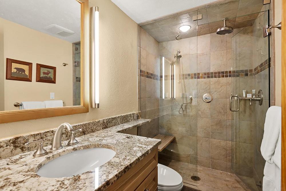 Holiday home Silverglo Unit 105, Cozy Walking Distance To Town With Access To A Pool