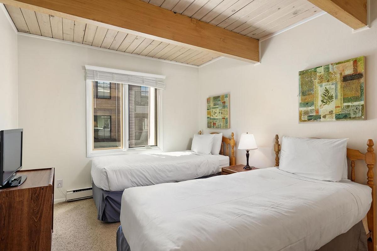 Chateau Dumont Unit 14, Spacious 3 Bedroom Condo, 1 Block From Downtown * Aspen