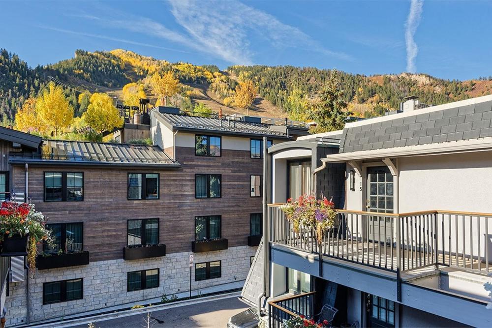 Holiday home Chateau Dumont Unit 14, Spacious 3 Bedroom Condo, 1 Block From Downtown