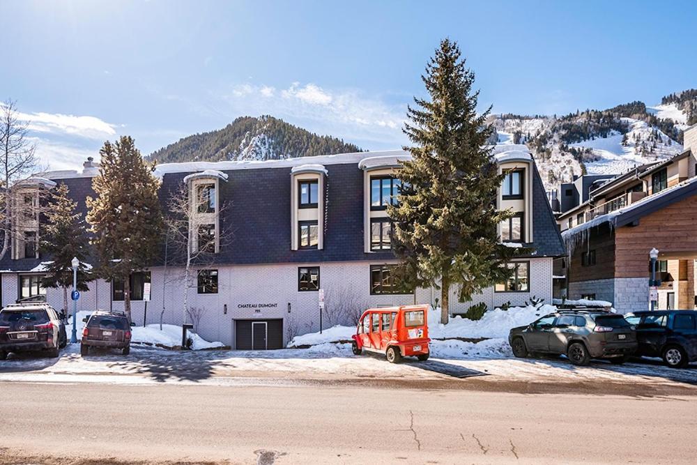 Holiday home Chateau Dumont Unit 14, Spacious 3 Bedroom Condo, 1 Block From Downtown *