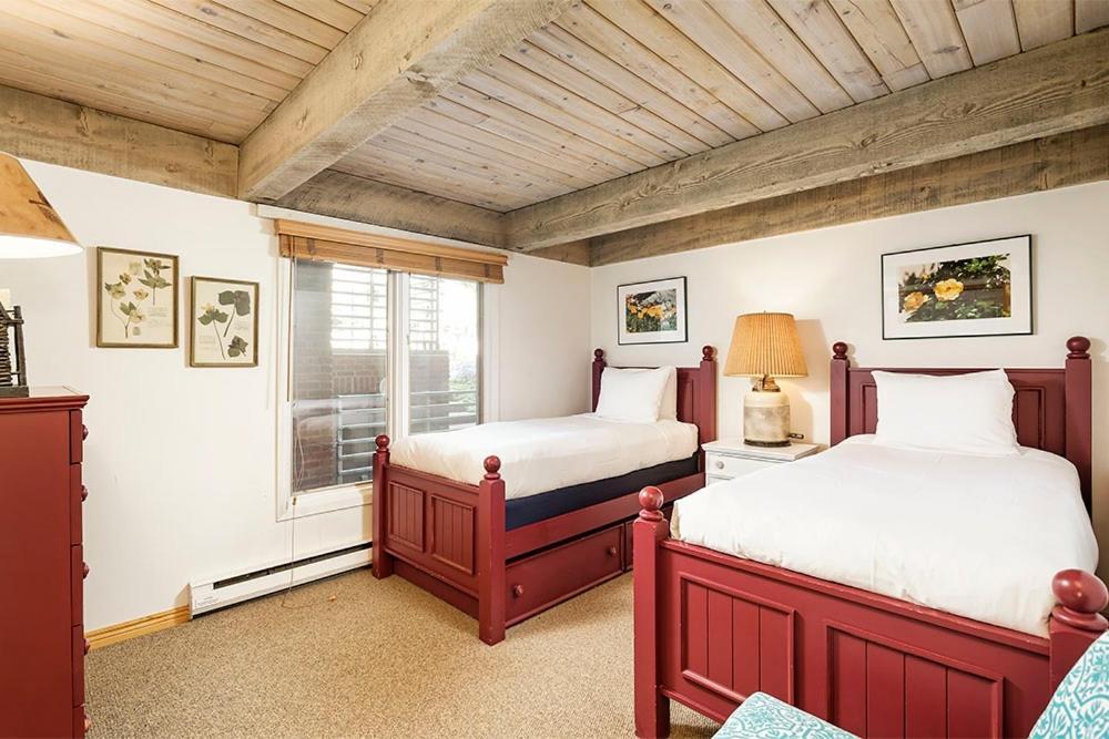 Chateau Eau Claire Unit 8, Riverfront Condo, Walking Distance To Town *