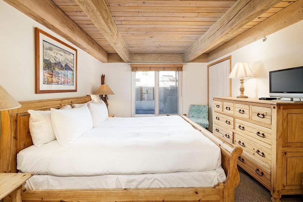 Chateau Eau Claire Unit 8, Riverfront Condo, Walking Distance To Town Aspen