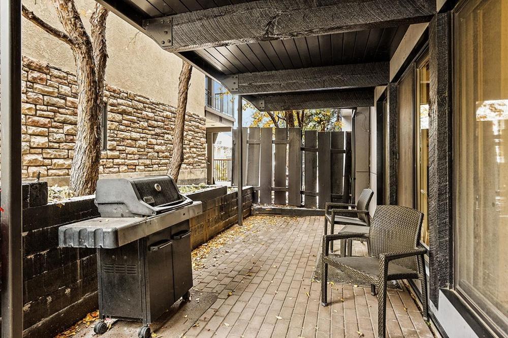 Chateau Roaring Fork Unit 37, Spacious Condo, Close To Downtown. Pool, Hot Tub, Fitness Center Holiday home
