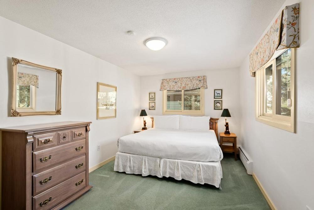 Holiday home 118 E. Bleeker St. Upper Level, In Duplex With Private Deck