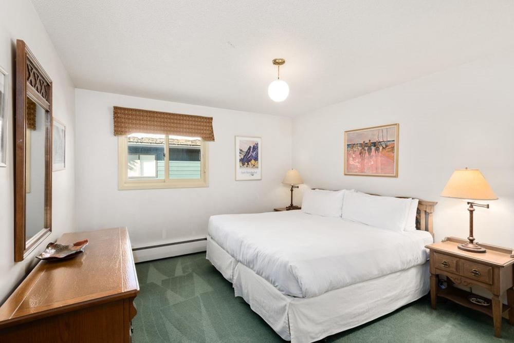 Holiday home 118 E. Bleeker St. Upper Level, In Duplex With Private Deck