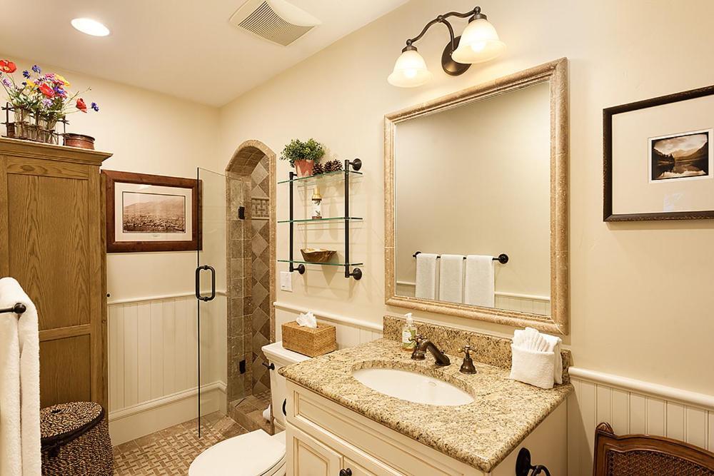 Holiday home Little Jewel, Charming Private W/ Views Mountain & Bbq, 4 Blocks From The Gondola
