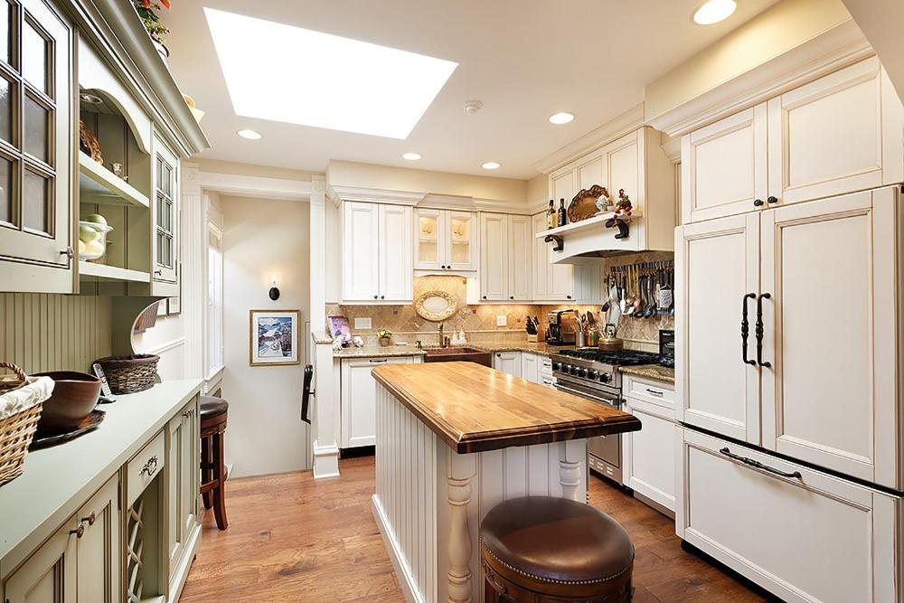 Little Jewel, Charming Private W/ Views Mountain & Bbq, 4 Blocks From The Gondola Holiday home