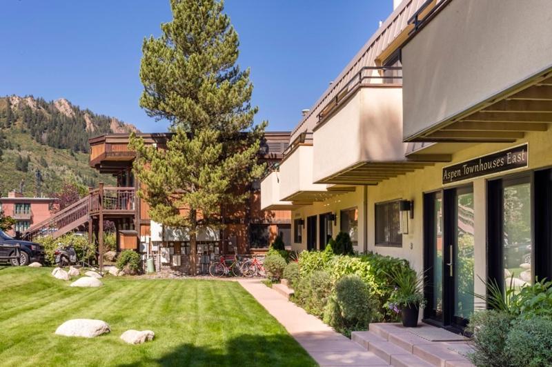 Townhouse East Unit 4, Townhouse In Downtown With Private Balcony Holiday home *