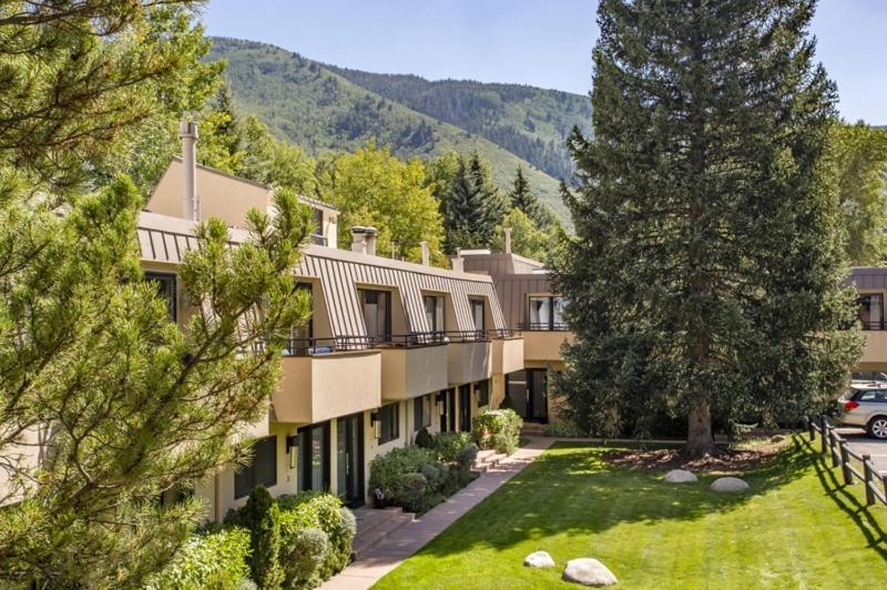 Townhouse East Unit 4, Townhouse In Downtown With Private Balcony Aspen