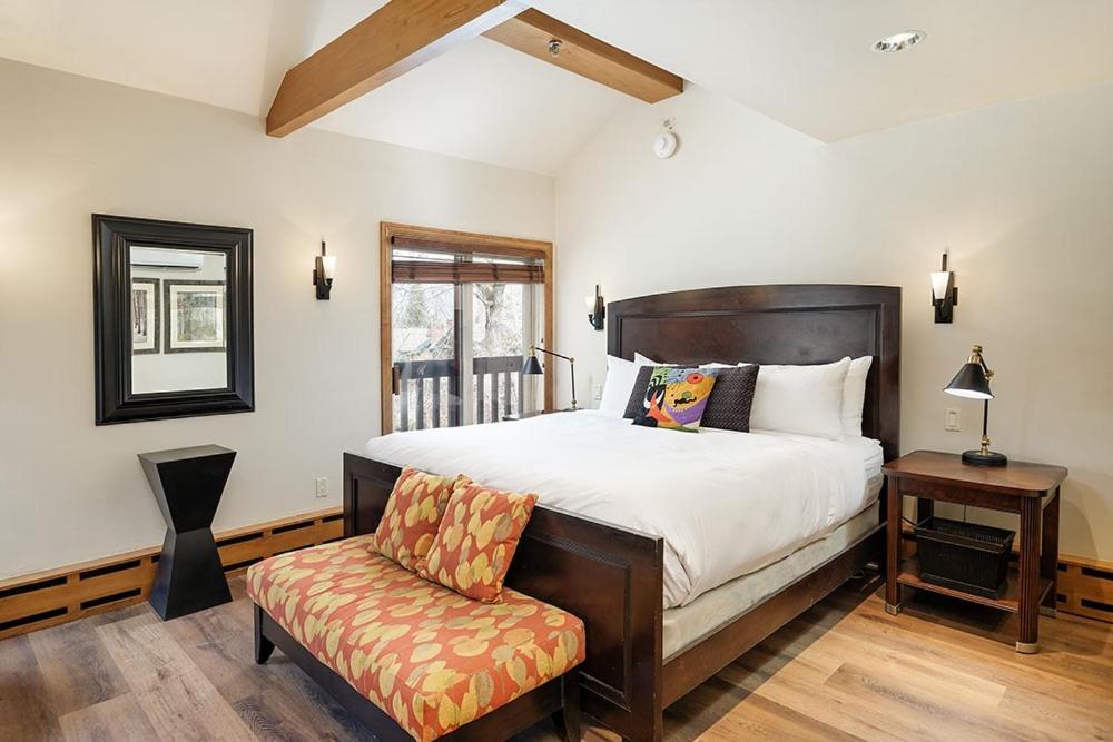 Holiday home Old Hundred Unit 104, Sunny, Corner Townhouse, Treetop Views, 3 Blocks To Mtn Aspen