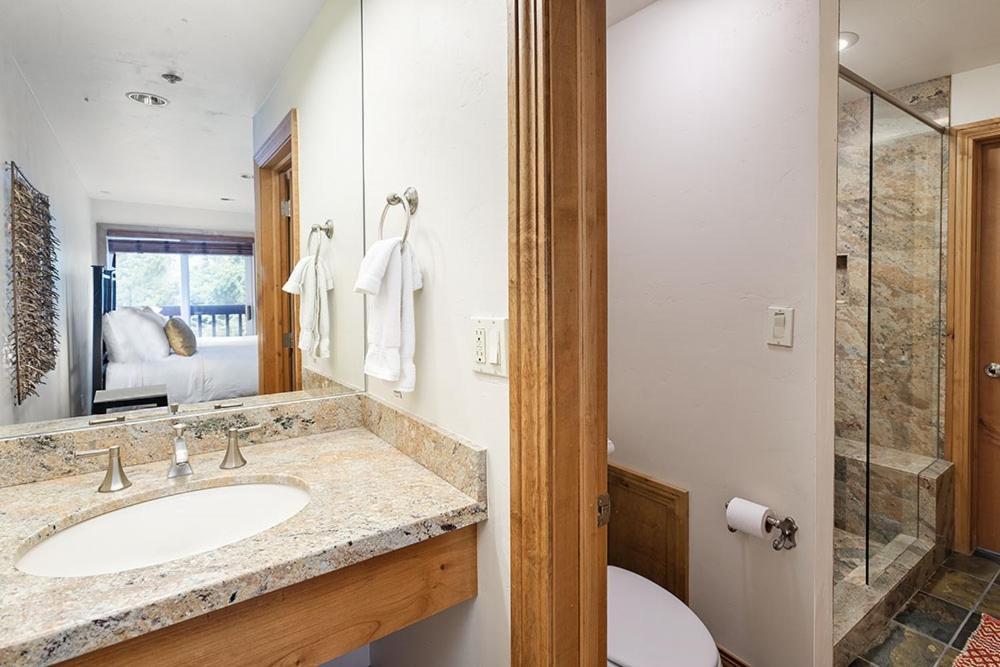 Old Hundred Unit 104, Sunny, Corner Townhouse, Treetop Views, 3 Blocks To Mtn *