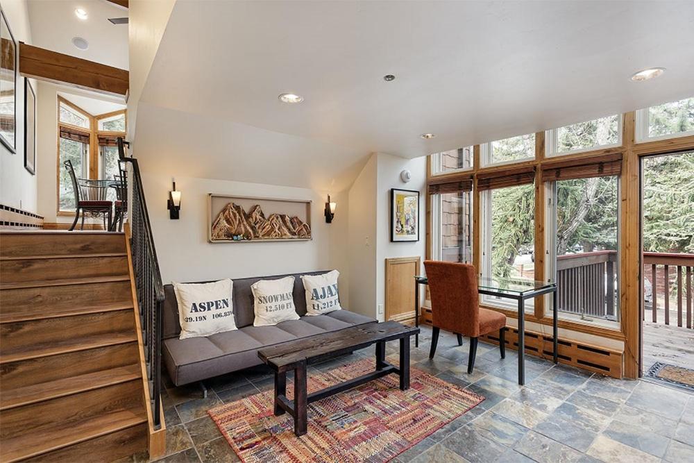 Holiday home Old Hundred Unit 104, Sunny, Corner Townhouse, Treetop Views, 3 Blocks To Mtn Aspen