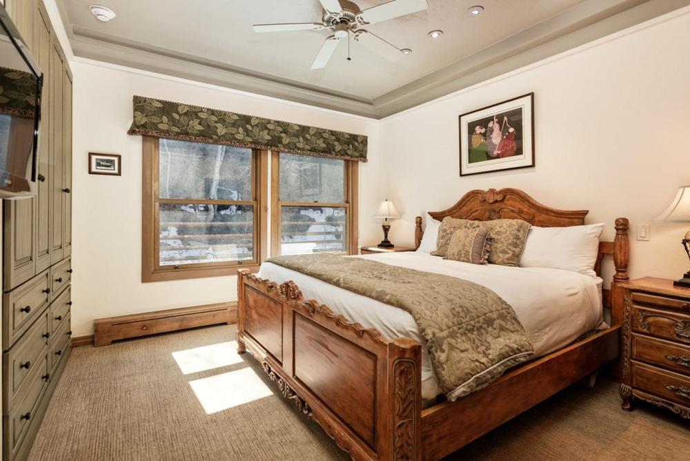 Durant Unit C5, With Bonus Den, Air Conditioning, And Spectacular Views