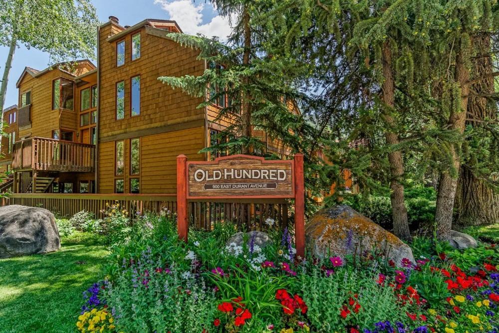Old Hundred Unit 104, Sunny, Corner Townhouse, Treetop Views, 3 Blocks To Mtn Holiday home