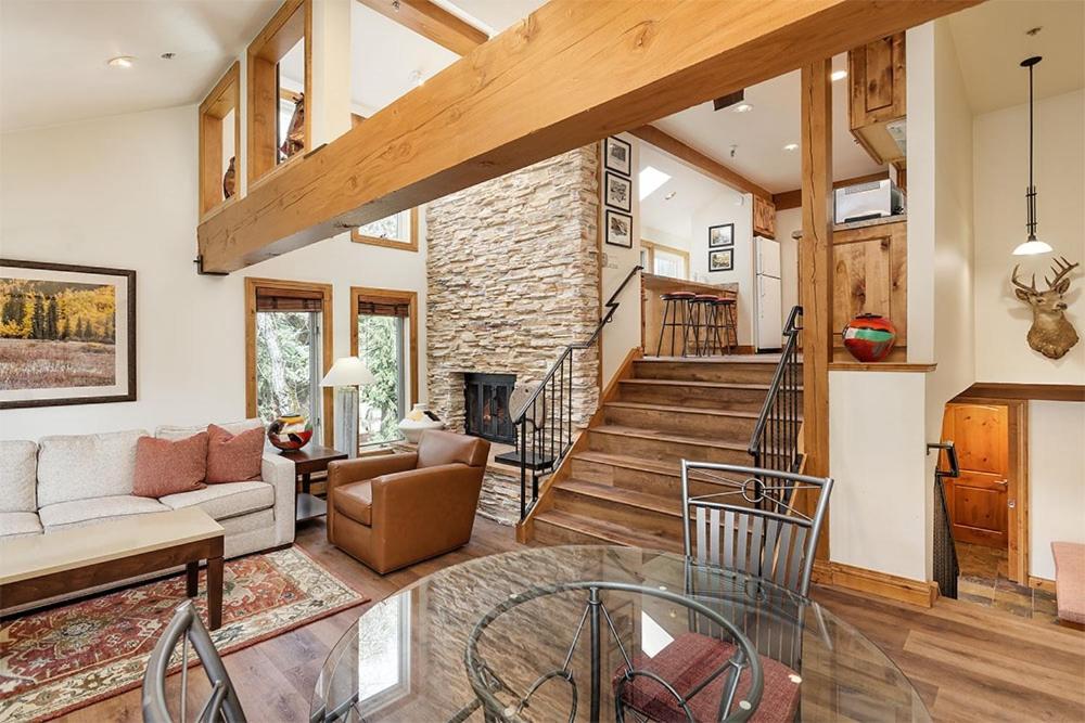 Old Hundred Unit 104, Sunny, Corner Townhouse, Treetop Views, 3 Blocks To Mtn Holiday home