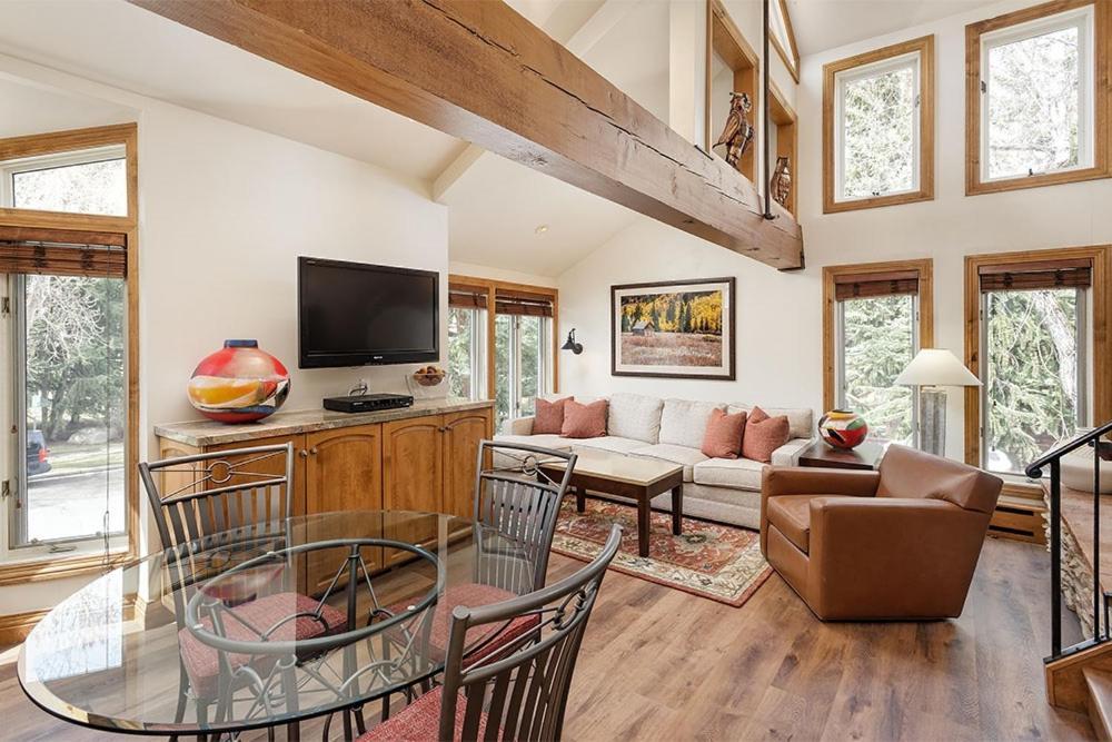 Holiday home Old Hundred Unit 104, Sunny, Corner Townhouse, Treetop Views, 3 Blocks To Mtn Aspen