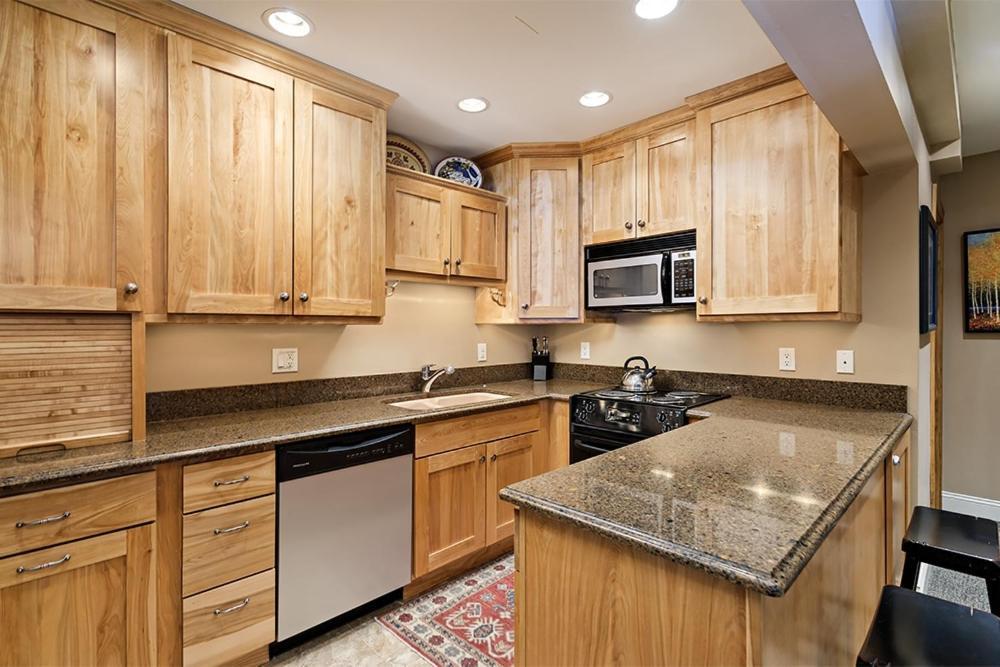 Fasching Haus Unit 180, Cozy, Deluxe With Private Deck, 2 Blocks From Downtown Aspen