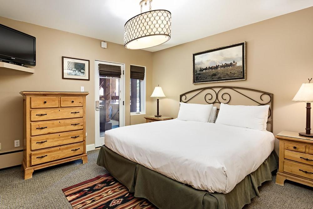Fasching Haus Unit 180, Cozy, Deluxe With Private Deck, 2 Blocks From Downtown *