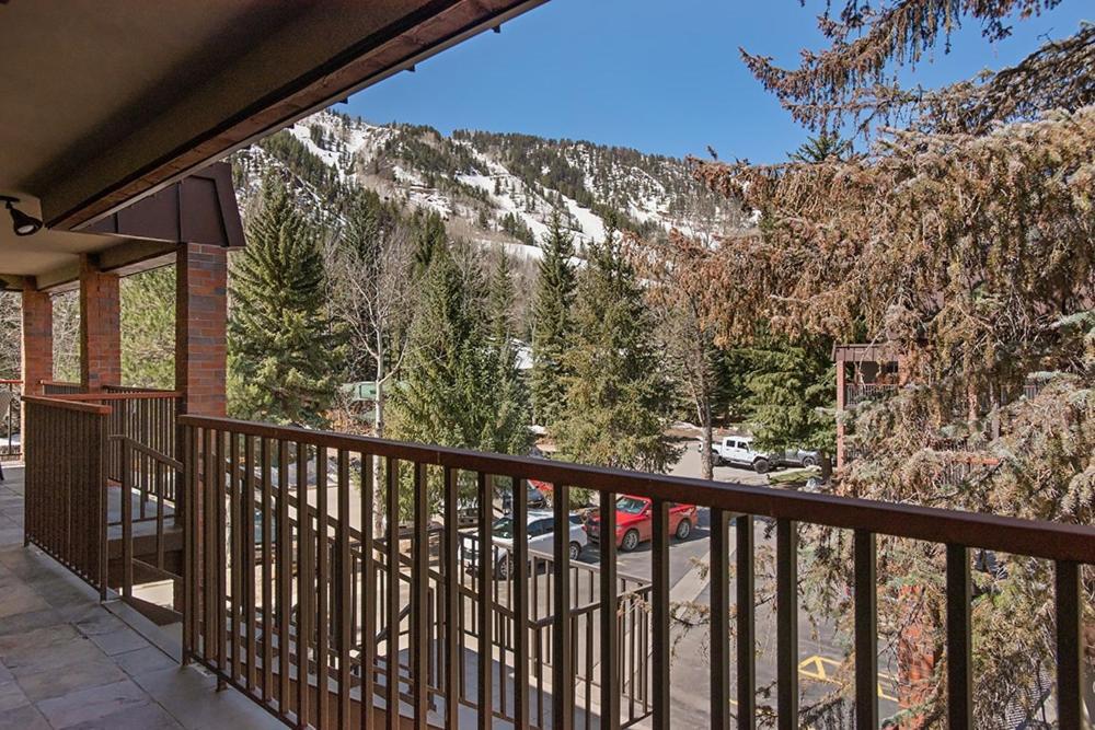 Silverglo Unit 308, Expansive 4 Bd Condo, Walking Distance To Town With Pool Access Holiday home *