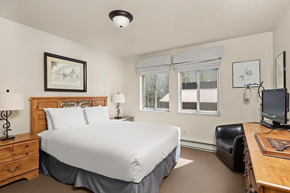 Silverglo Unit 308, Expansive 4 Bd Condo, Walking Distance To Town With Pool Access