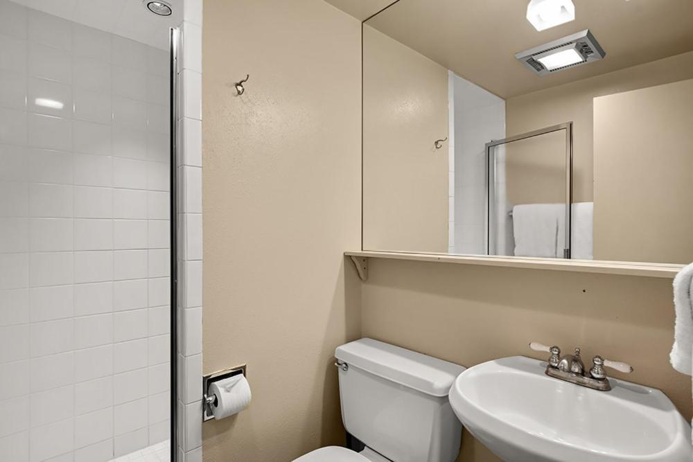 Silverglo Unit 308, Expansive 4 Bd Condo, Walking Distance To Town With Pool Access Holiday home *