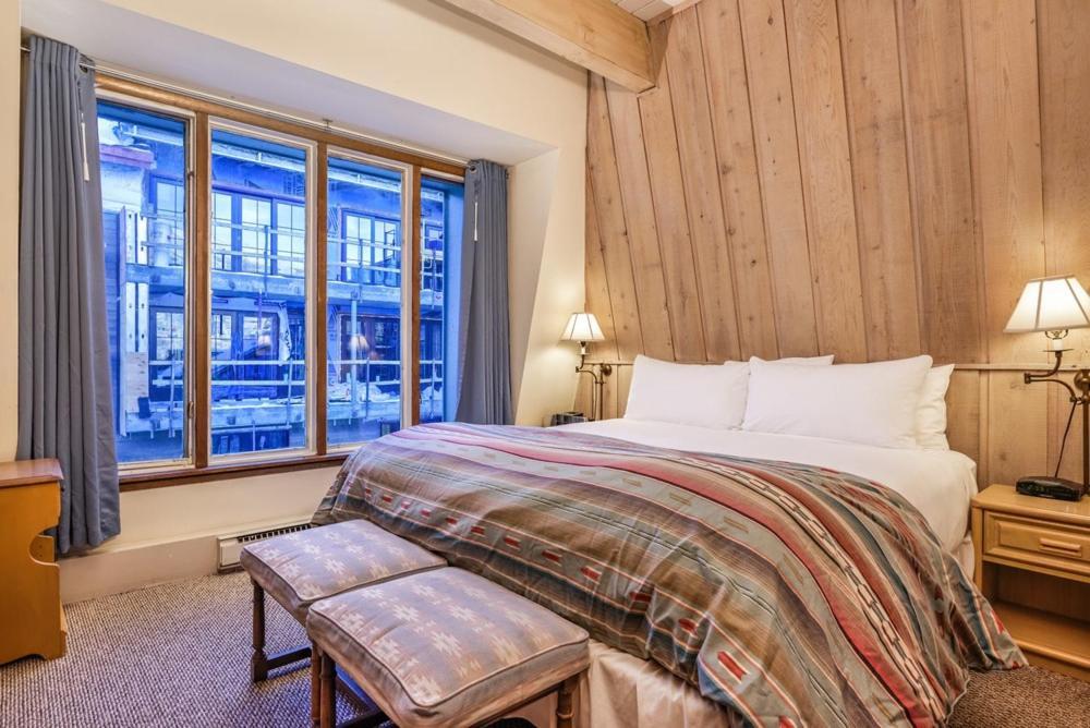 Chateau Dumont Unit 15, Spacious Floor Condo, Two Blocks From Mountain