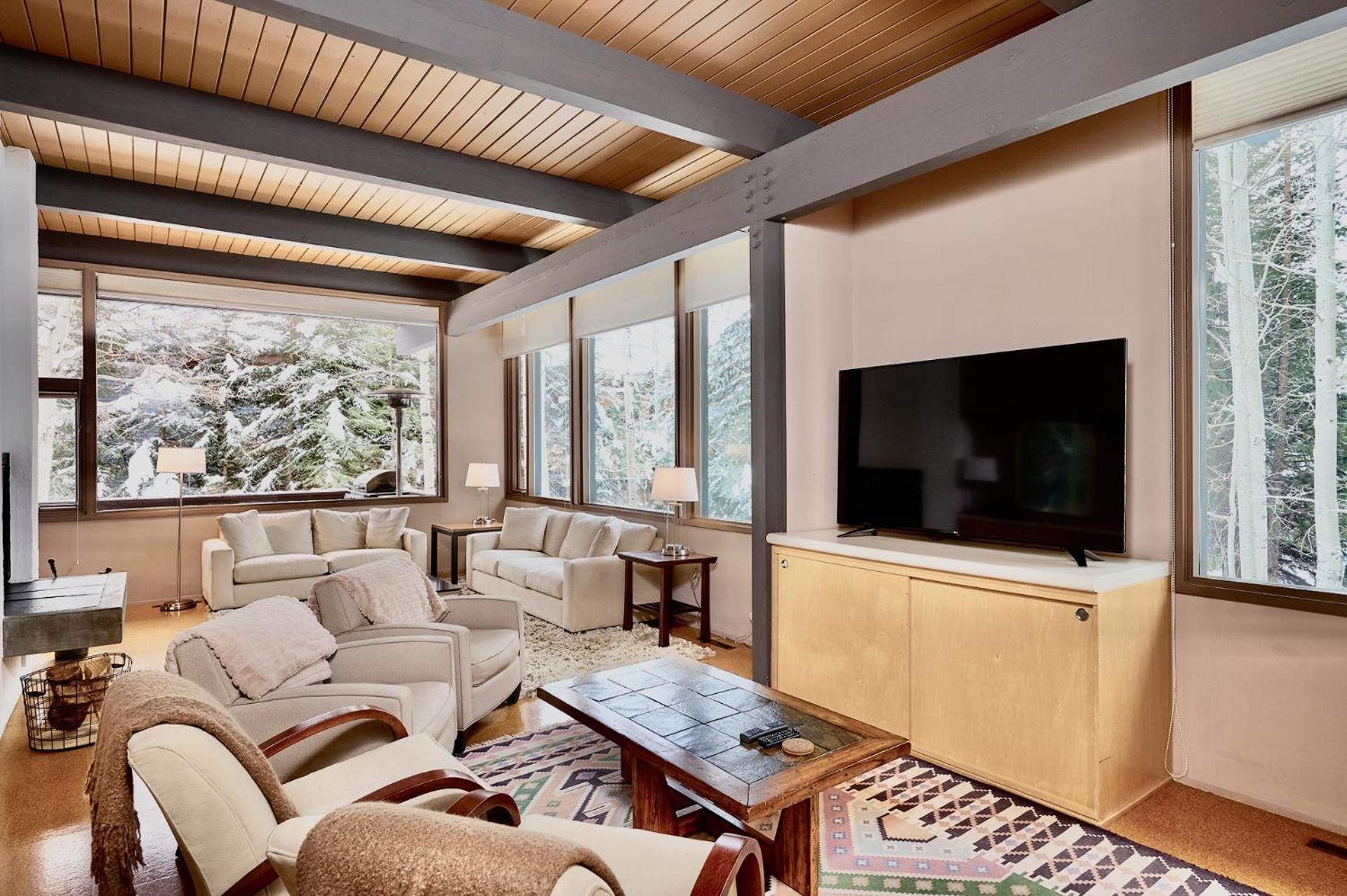 West End Sanctuary 4878 Sf. Holiday home *