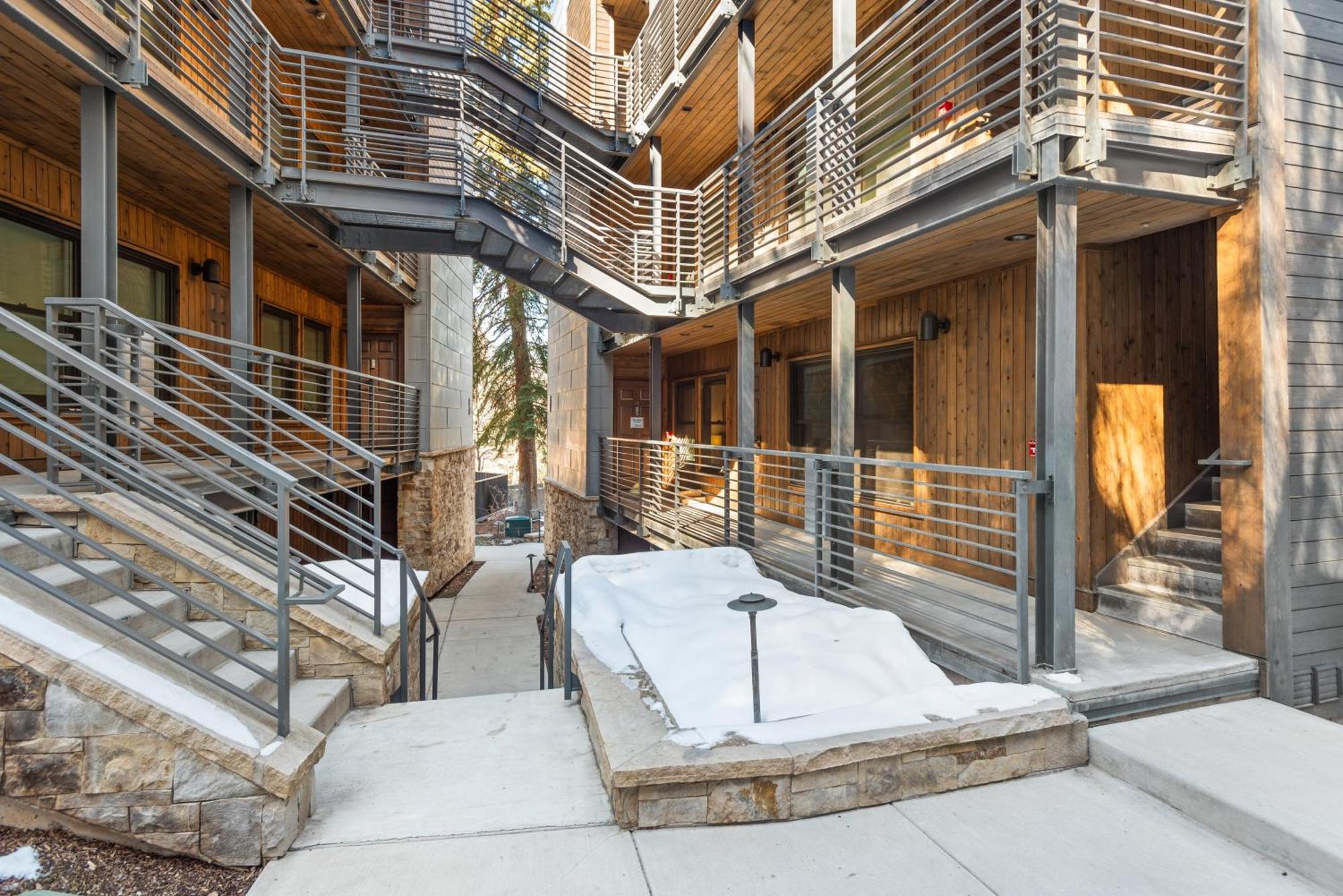 Durant Unit C2, With Designer Finishes, Great Views & Location Holiday home Aspen