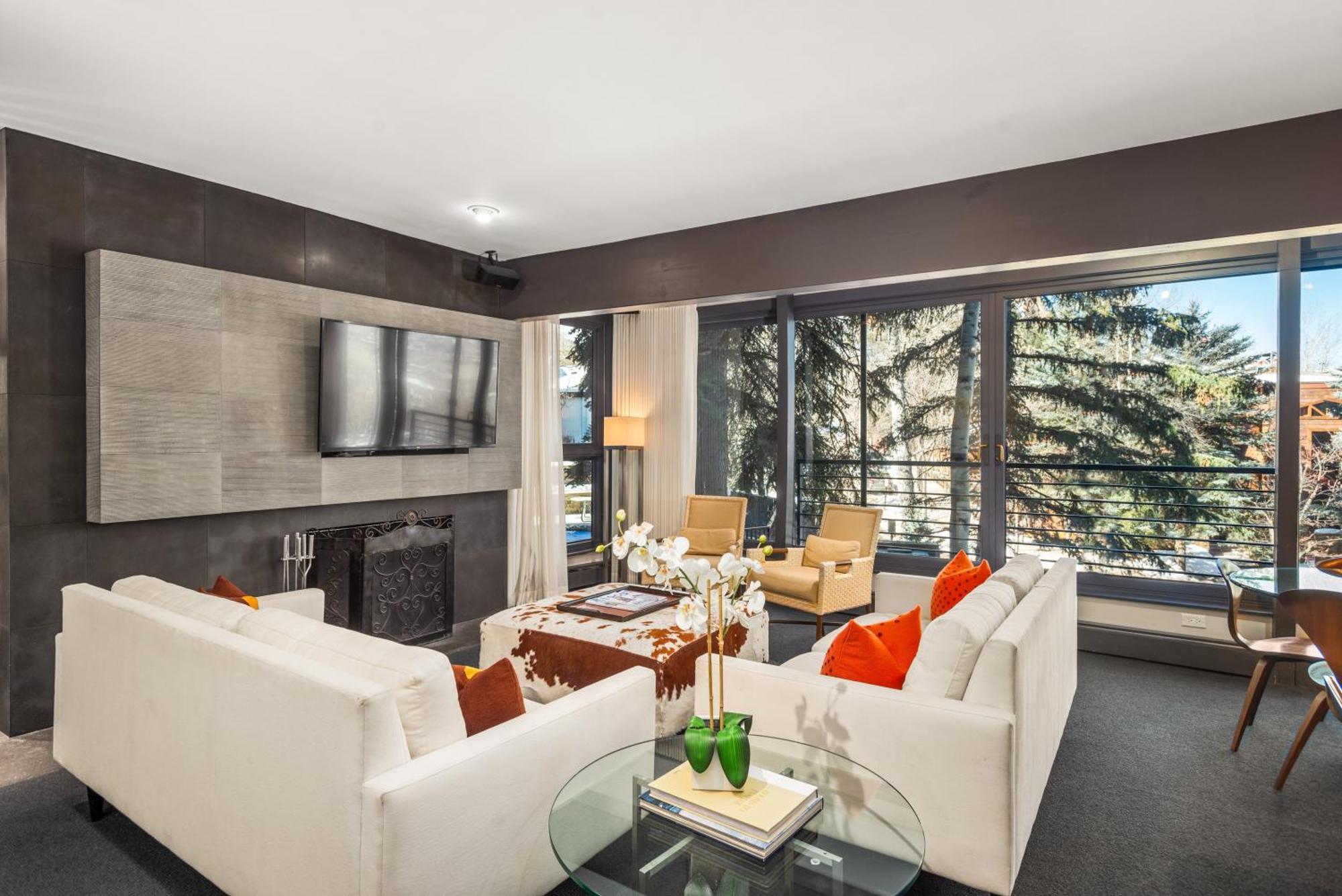 Durant Unit C2, With Designer Finishes, Great Views & Location Aspen