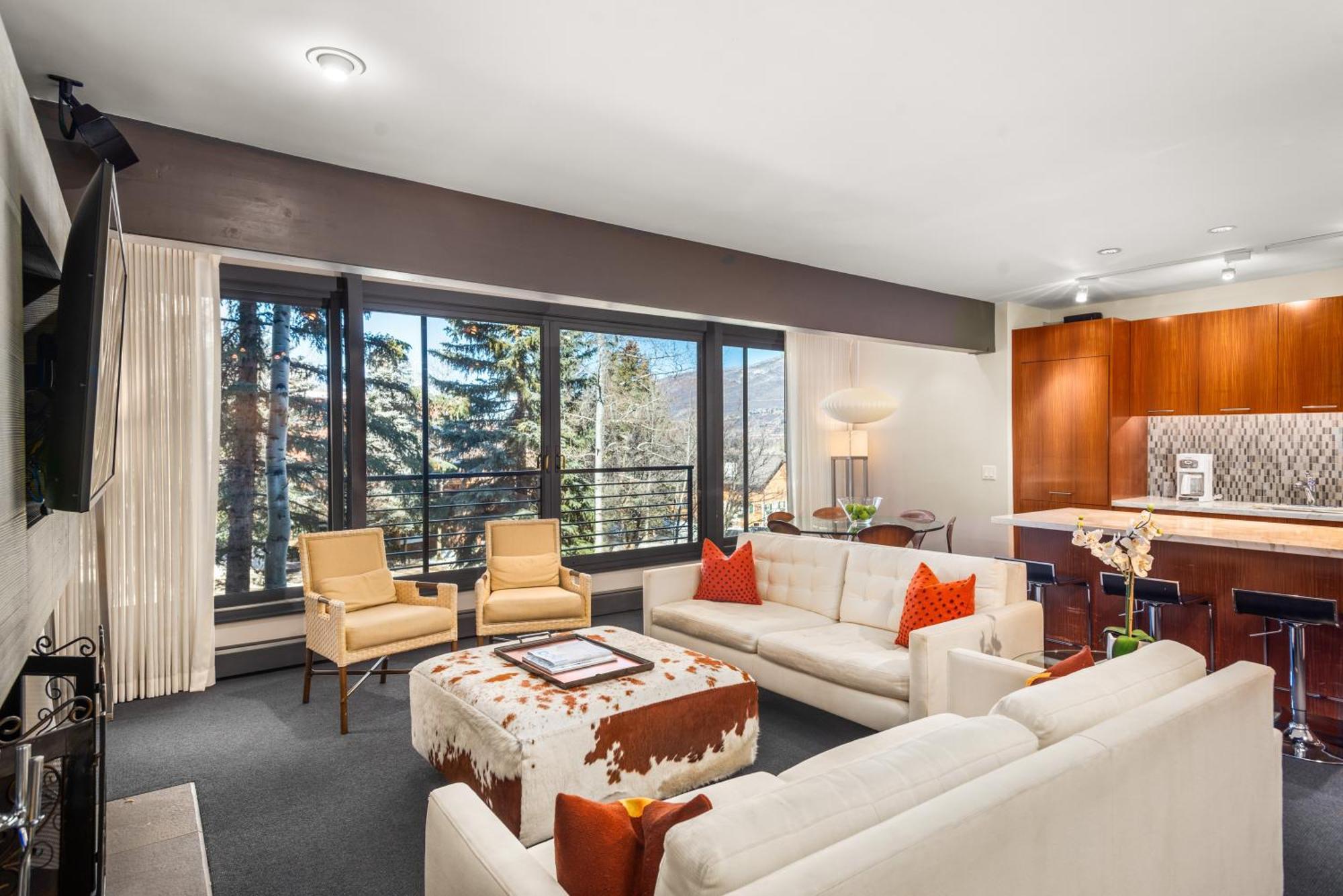 Durant Unit C2, With Designer Finishes, Great Views & Location Holiday home *