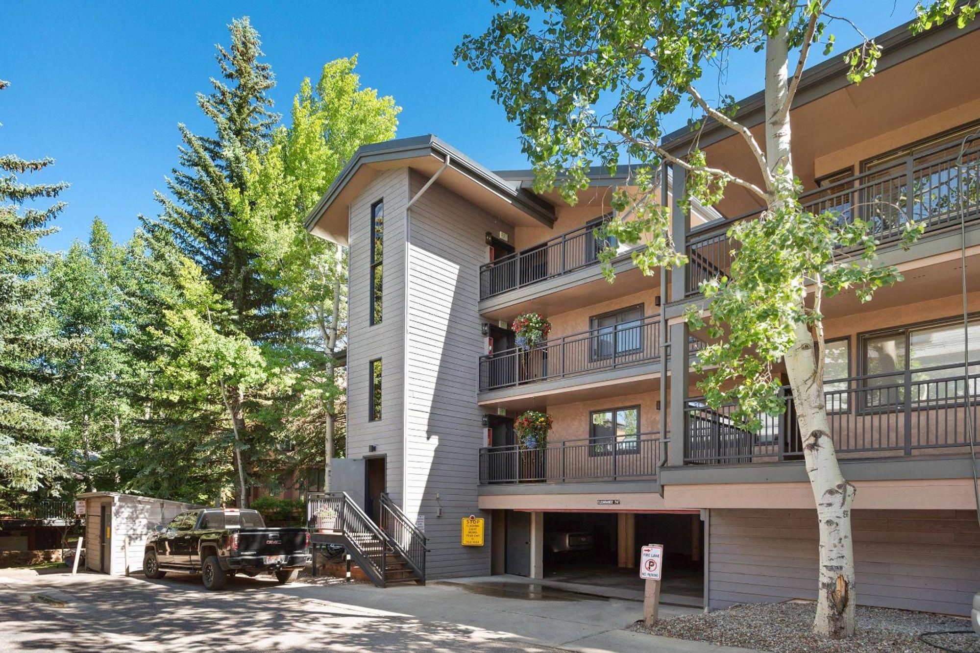 700 Monarch 302 * Aspen