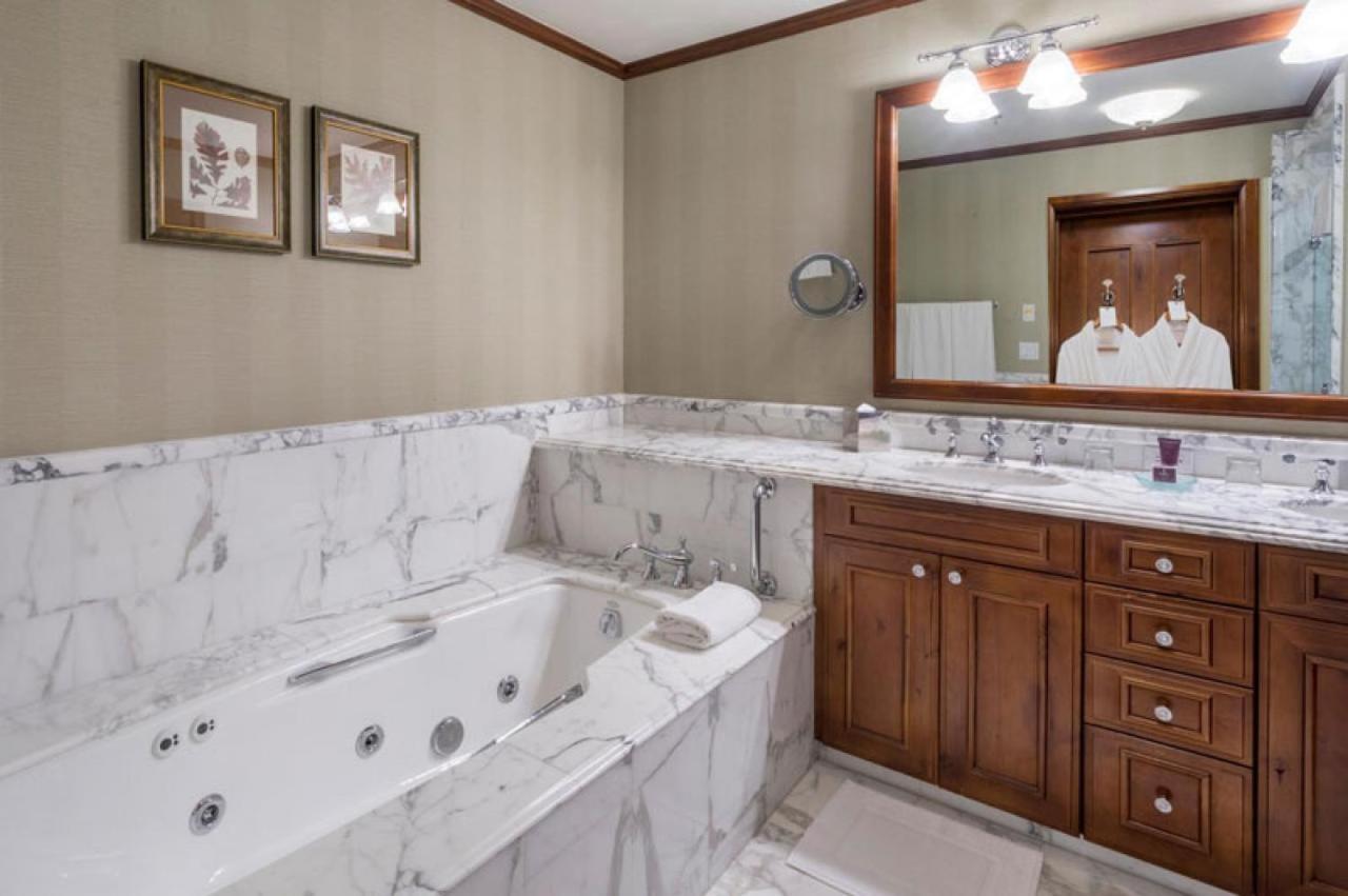 The Ritz-carlton Club, 3 Bedroom 8214, Ski-in & Ski-out In Highlands Holiday home Aspen