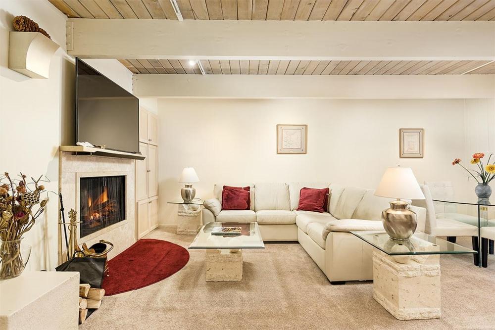 Chateau Chaumont Unit 9, Second-floor Corner With Prime Location In *