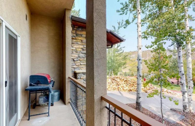 Alpine Vista Ski-in/ski-out Apartment *