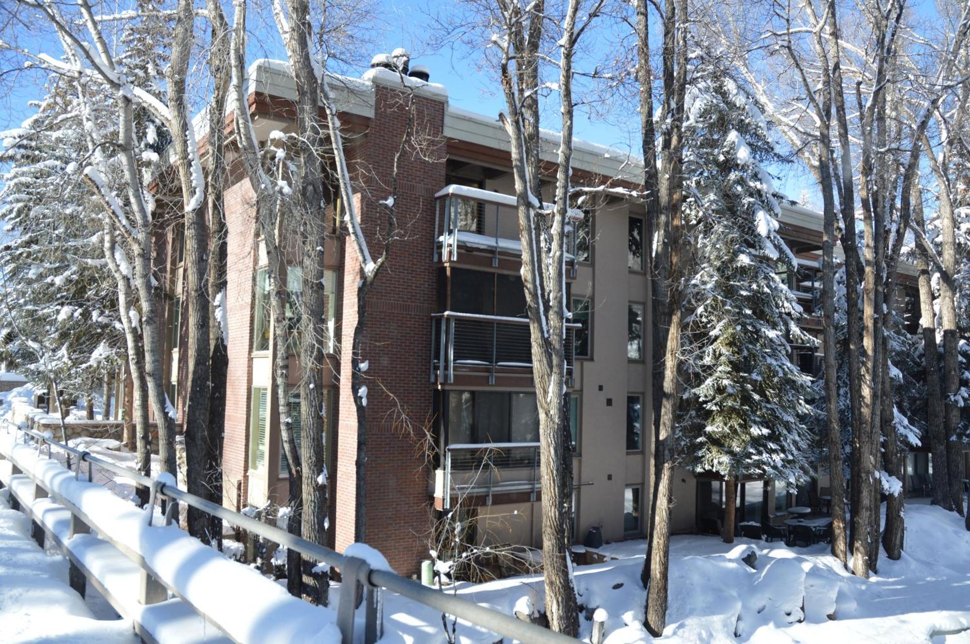 Holiday home Chateau Eau Claire 9, Newly Renovated With River Views, Hot Tub, Pool, Fitness Center Access Aspen