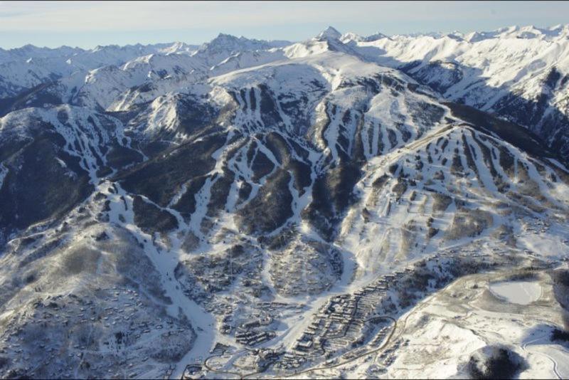 Snowmass Woodrun V 2 Bedroom In, Out Mountain In The Heart Of Snowmass Village Apartment