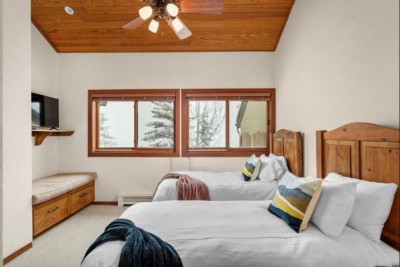Snowmass Woodrun V 2 Bedroom In, Out Mountain In The Heart Of Snowmass Village Apartment *