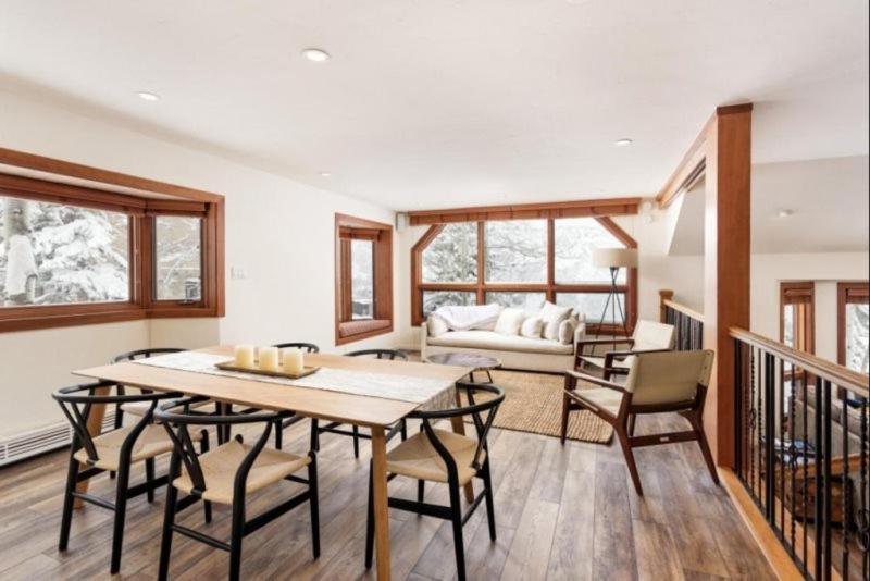 Apartment Snowmass Woodrun V 2 Bedroom In, Out Mountain In The Heart Of Snowmass Village