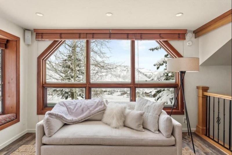 Apartment Snowmass Woodrun V 2 Bedroom In, Out Mountain In The Heart Of Snowmass Village *