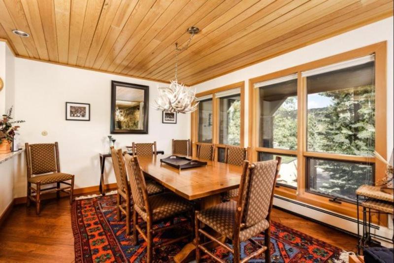 Holiday home Slope-side Luxury: Two-bedroom Retreat With Hot Tub