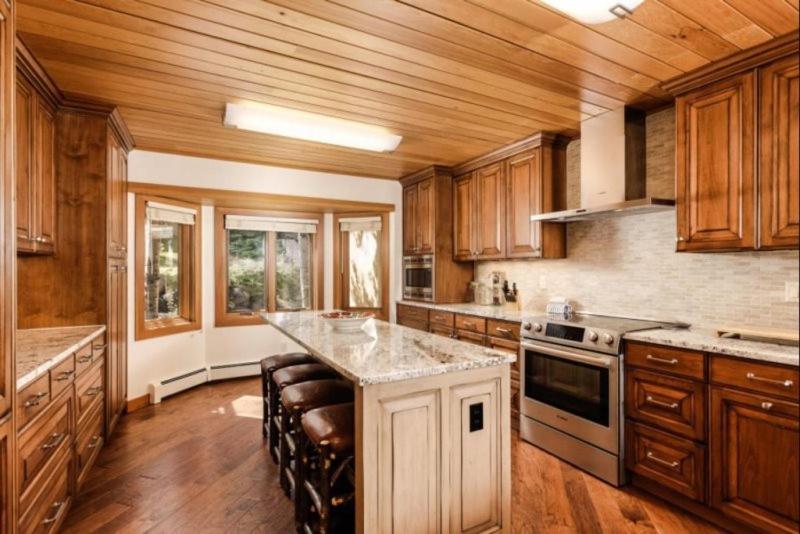 Slope-side Luxury: Two-bedroom Retreat With Hot Tub Aspen